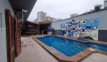 Casa isolada à venda com 3 quartos, piscina no Canto do Forte Praia Grande
