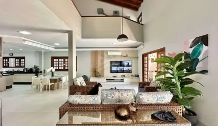 Sobrado à venda com 4 quartos e piscina 12 x 30 no Canto do Forte Praia Grande