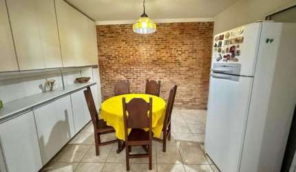 Uma casa para viver, gerar renda,  plantar e reunir a família  no Taboão, Diadema