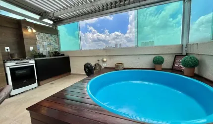 Cobertura Duplex 160m2, 4 dormitórios sendo 2 suítes, 2 vagas e área gourmet com piscina.  Lindamente reformada. À venda no Jardim Borborema.