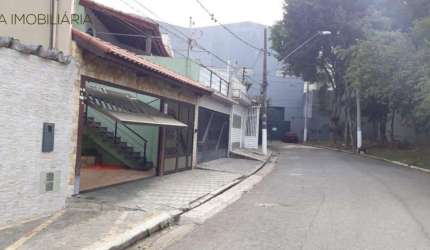 Lindo Sobrado com 4 dormitórios, em frente à praça em São Bernardo do Campo