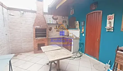 Casa com 3 quartos, armários embutidos, 1 suíte, closet, dependências completa,, área externa à ven