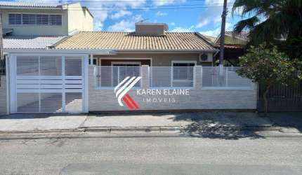 Casa a venda com 2 dormitórios e sozinha no terreno, no Madri/ Palhoça