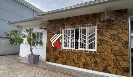 Casa à venda c/ 4 dormitórios, sendo 1 suíte no bairro Caminho Novo Palhoça
