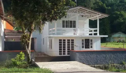 Casa com 7 quartos à venda no São Pedro, Brusque  por R$ 450.000