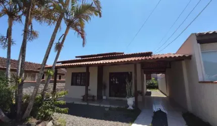 Casa com 3 quartos à venda no Centro, Penha  por R$ 1.200.000
