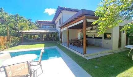 Casa de luxo em condomínio na Praia do Forte com 5 quartos e 320m² de área. Venha conhecer!