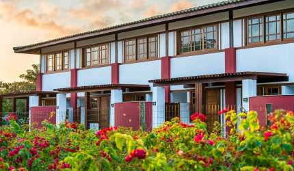 Apartamento para locação na Praia do Forte, Mata de São João-BA: 2 quartos, 2 suítes, 1 sala, 3 banheiros, 2 vagas de garagem, 131m².