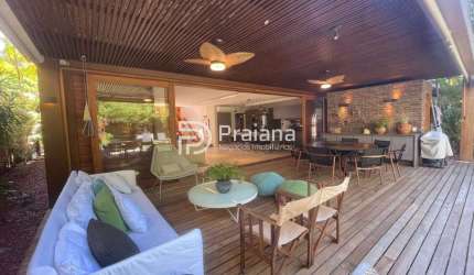 Casa para locação temporada em  Praia do Forte, com 5 quartos, 5 suítes, 2 salas, 7 banheiros, 2 vagas de garagem e 280m².
