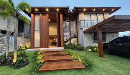 Magnífica Casa de Luxo em Condomínio na Praia do Forte - 7 quartos, 7 suítes, 2 salas, 8 banheiros, 4 vagas de garagem, 450m². Venda ou Locação!