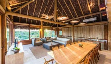 Casa de luxo no condomínio à venda ou locação em Mata de São João-BA, Praia do Forte  4 quartos, 4 suítes, 1 sala, 6 banheiros, 2 vagas, 321m².