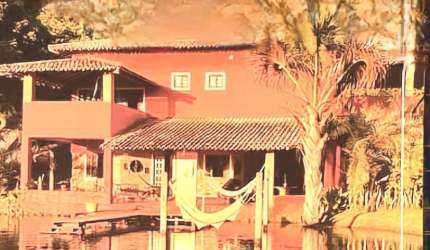 Casa Exclusiva à Beira da Lagoa na Reserva Aruá – 2.360m² de Natureza e Conforto