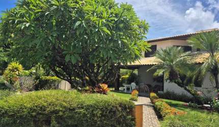 Imperdível oportunidade: Casa em condomínio de luxo em Guarajuba, Camaçari-BA, com 5 quartos, 3 suítes e 226m² de área!