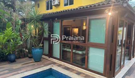 Casa a venda na Reserva Sapiranga em Praia do Forte, 3 quartos, 1 suíte, 3 salas, 4 banheiros, 2 vagas de garagem, 182m². Venha conferir!