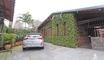 Casa para Venda - 381m², 3 dormitórios, sendo 1 suites, 4 vagas - Tristeza
