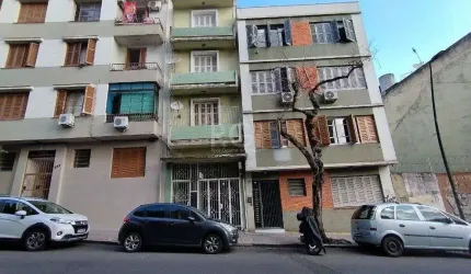APTO MOBILIADO 30 M DA ORLA