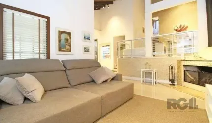 Casa 245m² - 3 dormitórios, 4 vagas no bairro Cavalhada