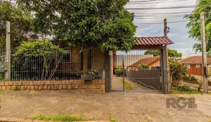 Casa de 4 dormitórios no bairro Espírito Santo