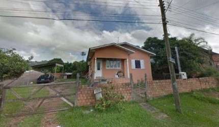 Casa em Porto Alegre, no bairro Lomba do Pinheiro, com 2 dormitório(s), e 2 banheiros, à venda.