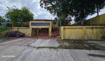 Casa em Porto Alegre, no bairro Belém Novo, com 3 dormitório(s), e 3 banheiros, à venda.
