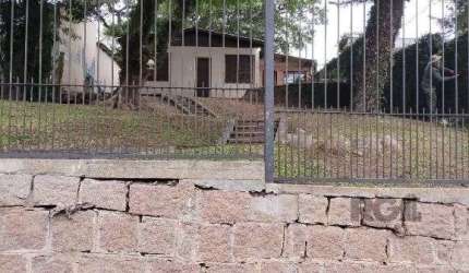 Terreno em Porto Alegre, no bairro Tristeza, à venda.