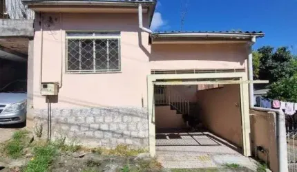 Casa em Porto Alegre, no bairro Vila Nova, com 2 dormitório(s), e 2 banheiros, à venda.