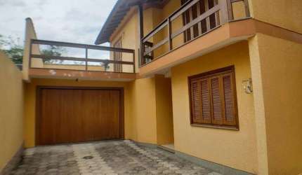 Casa para Venda - 164m², 2 dormitórios, sendo 1 suites, 2 vagas - Guarujá