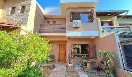Casa em Porto Alegre, no bairro Hípica, com 3 dormitório(s), e 3 banheiros, à venda.