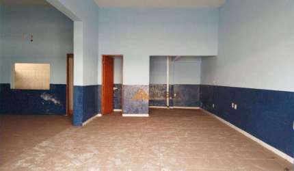 Casa fundos com 04 cômodos - 02 salões ao lado com cozinha, banheiro, despensa.