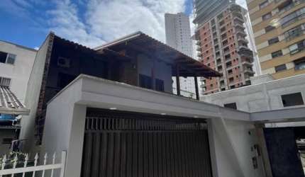Casa para Locação em Itajaí, Fazenda, 4 dormitórios, 1 suíte, 3 banheiros, 3 vagas