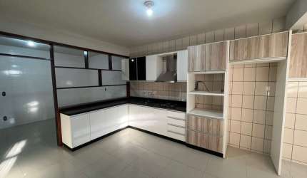 Casa para Locação em Itajaí, São João, 4 dormitórios, 1 suíte, 4 banheiros, 2 vagas