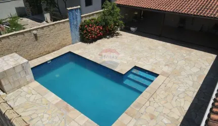 Casa em condomínio fechado com dois dormitórios.