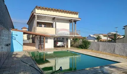 Casa dois dormitórios perto da praia.