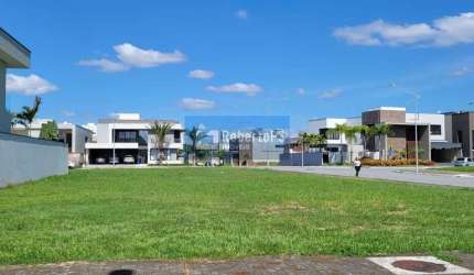 Terreno de 550 m² em excelente localização no Jardim do Golfe