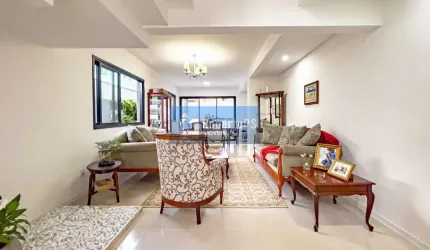 Linda casa   no  condomínio fechado Golden Park de 3 dormitórios