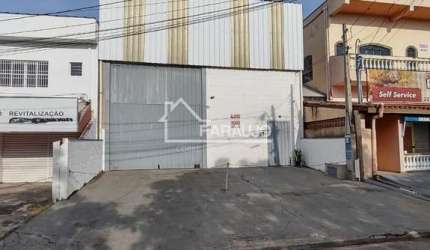 Com um amplo espaço interno, barracão oferece inúmeras possibilidades de layout e adaptação, permitindo a personalização de acordo c/ as necessidades