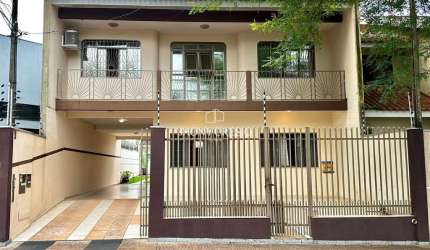 Duas casas à venda, no centro de Maringá, Ótima conservação.