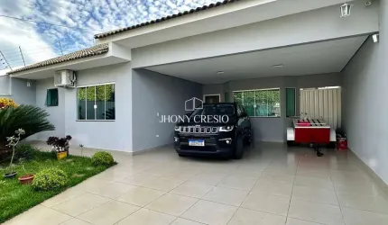 Casa à venda em Maringá, semi mobiliada, de terreno inteiro.