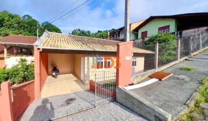 Casa com 3 quartos para alugar no Itoupava Central, Blumenau  por R$ 2.300