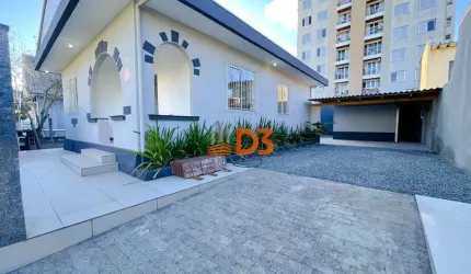 Casa com 5 quartos para alugar no Garcia, Blumenau , 140 m2 por R$ 4.000