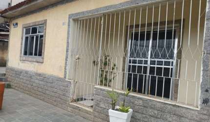 Sobrado para Venda em Volta Redonda, Santo Agostinho, 5 dormitórios, 1 suíte, 2 banheiros, 2 vagas
