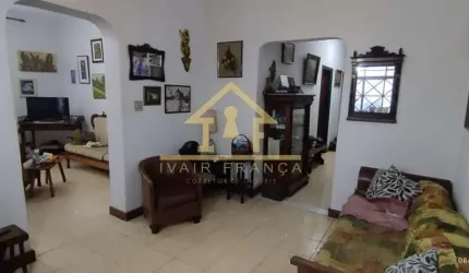 Casa para Venda em Taubaté, Vila Odete, 3 dormitórios, 3 suítes, 2 banheiros, 2 vagas