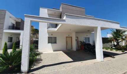 Sobrado para Venda em Taubaté, Vila Areao, 3 dormitórios, 1 suíte, 3 banheiros, 2 vagas
