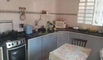 Casa para Venda em Taubaté, Vila São José, 3 dormitórios, 1 suíte, 2 banheiros, 2 vagas