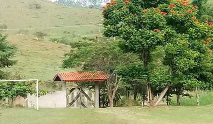 Sítio para Venda em Taubaté, Centro, 3 dormitórios, 1 suíte, 3 banheiros, 3 vagas
