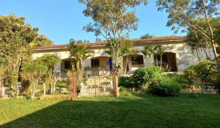 Sitio à venda em São Luiz do Paraitinga-SP, bairro Rio Abaixo: 3 quartos, 1 suíte, 2 salas, 3 banheiros, 4 vagas, 205.700m²!