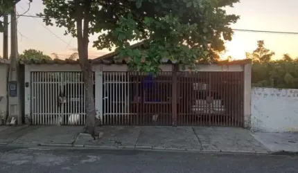 Casa com 3 quartos à venda no Parque Senhor do Bonfim, Taubaté , 680 m2 por R$ 650.000