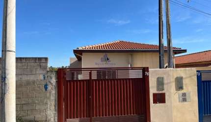 Casa à venda em Taubaté-SP, Parque Três Marias: 2 quartos, 1 sala, 2 vagas, 68,35 m² de área. Confira!
