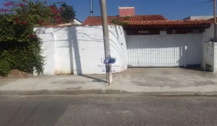 Casa venda com piscina no Bairro da Independência.