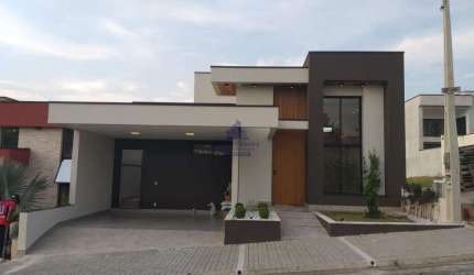 Casa em Condomínio de Alto Padrão em Tremembé-SP: 3 Quartos, 1 Suíte, Sala DOIS ASMBIENTES, 2 Banheiros, 2 Vagas de Garagem, 164m².